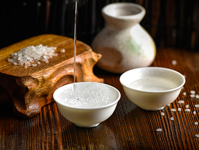 白酒可以杀灭细菌，预防感染